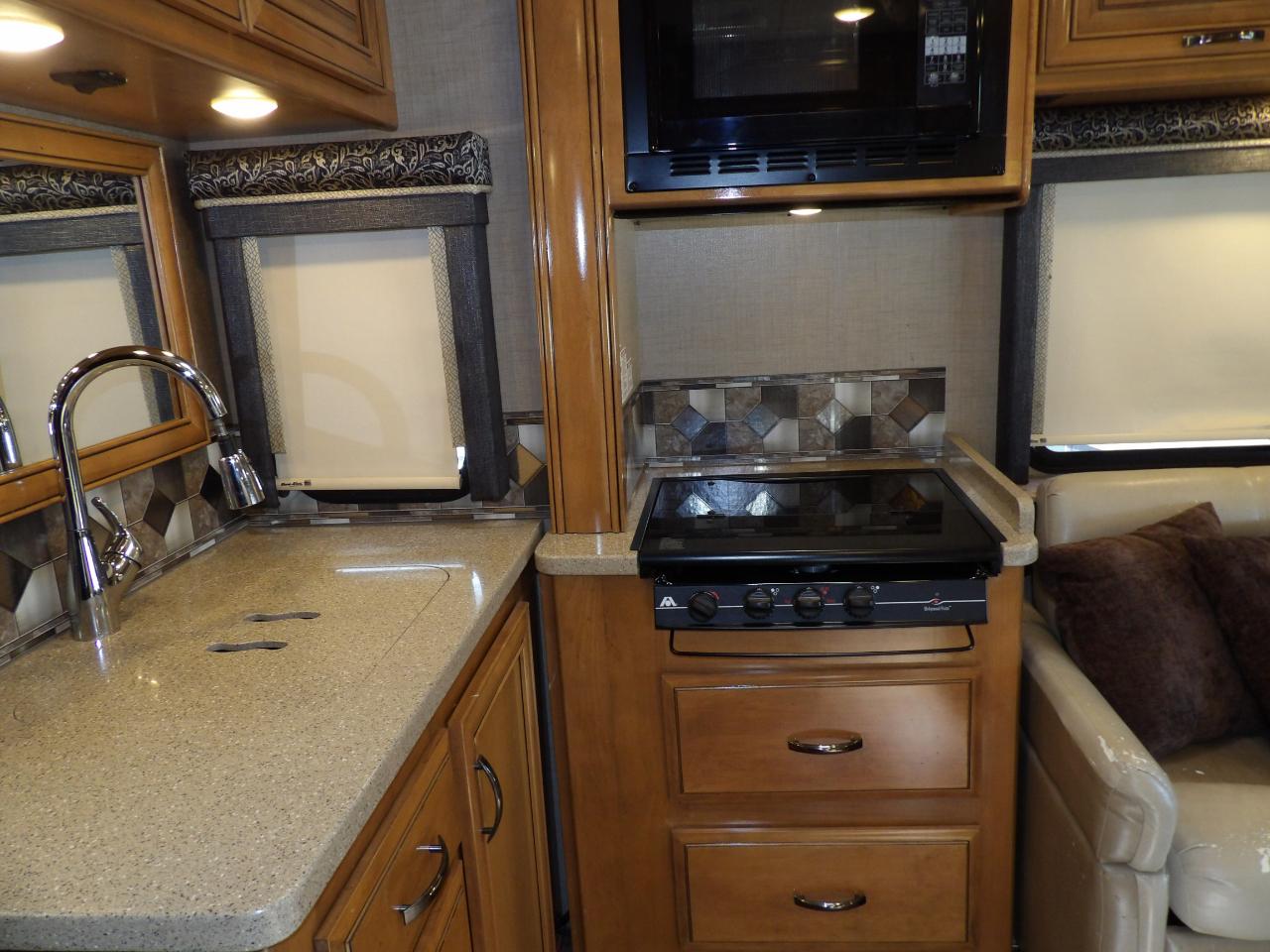 Thor Motor Coach Quantum  2018