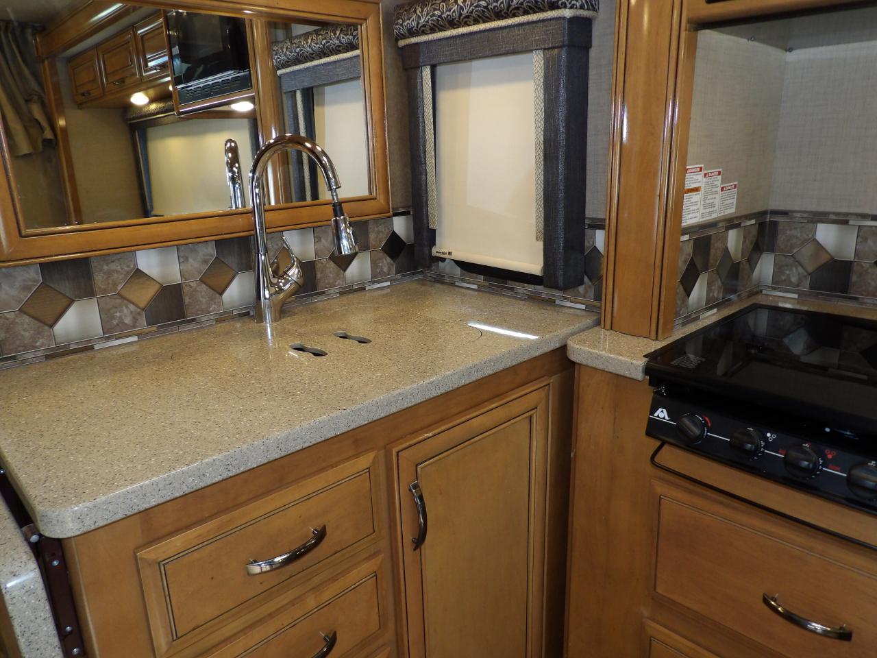 Thor Motor Coach Quantum  2018