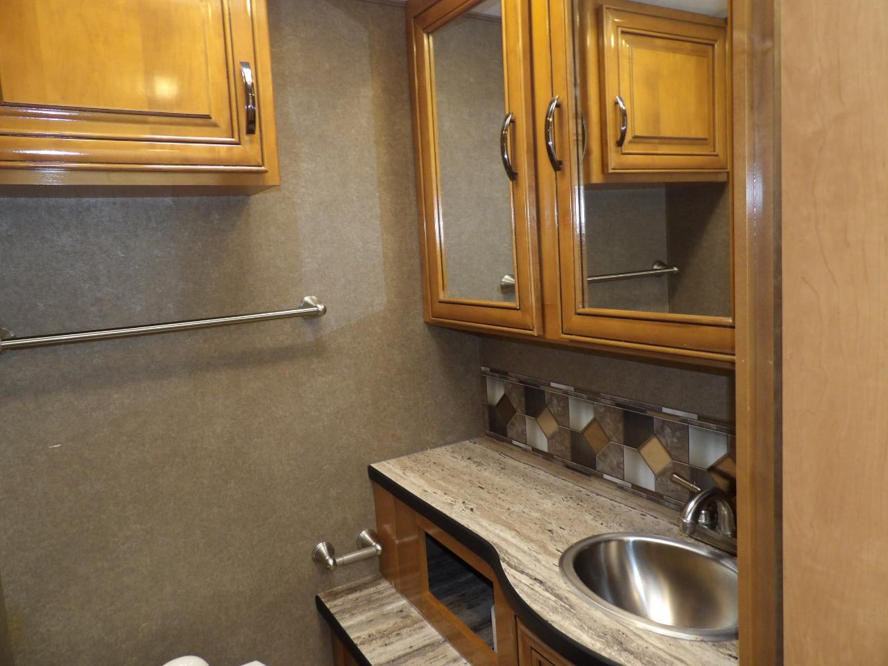 Thor Motor Coach Quantum  2018