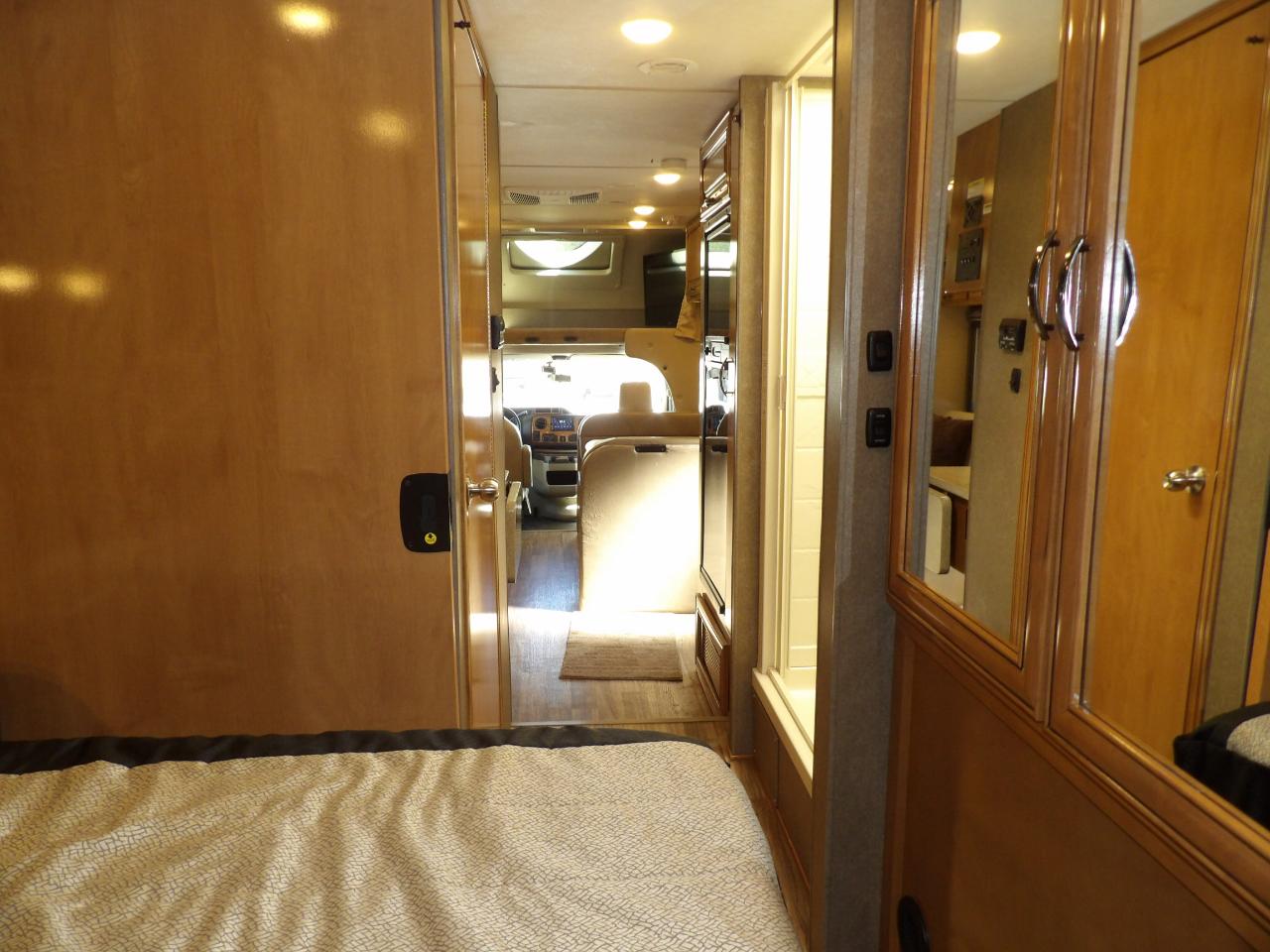 Thor Motor Coach Quantum  2018