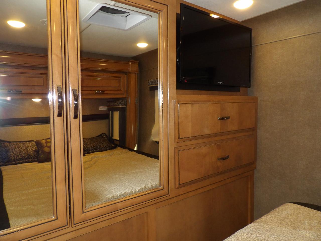 Thor Motor Coach Quantum  2018