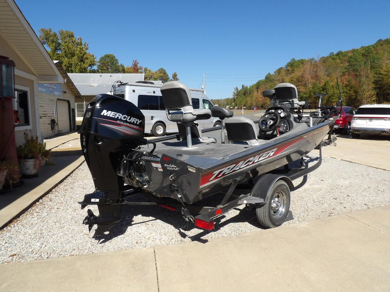 Tracker Bass Pro Team 175 TF  2017