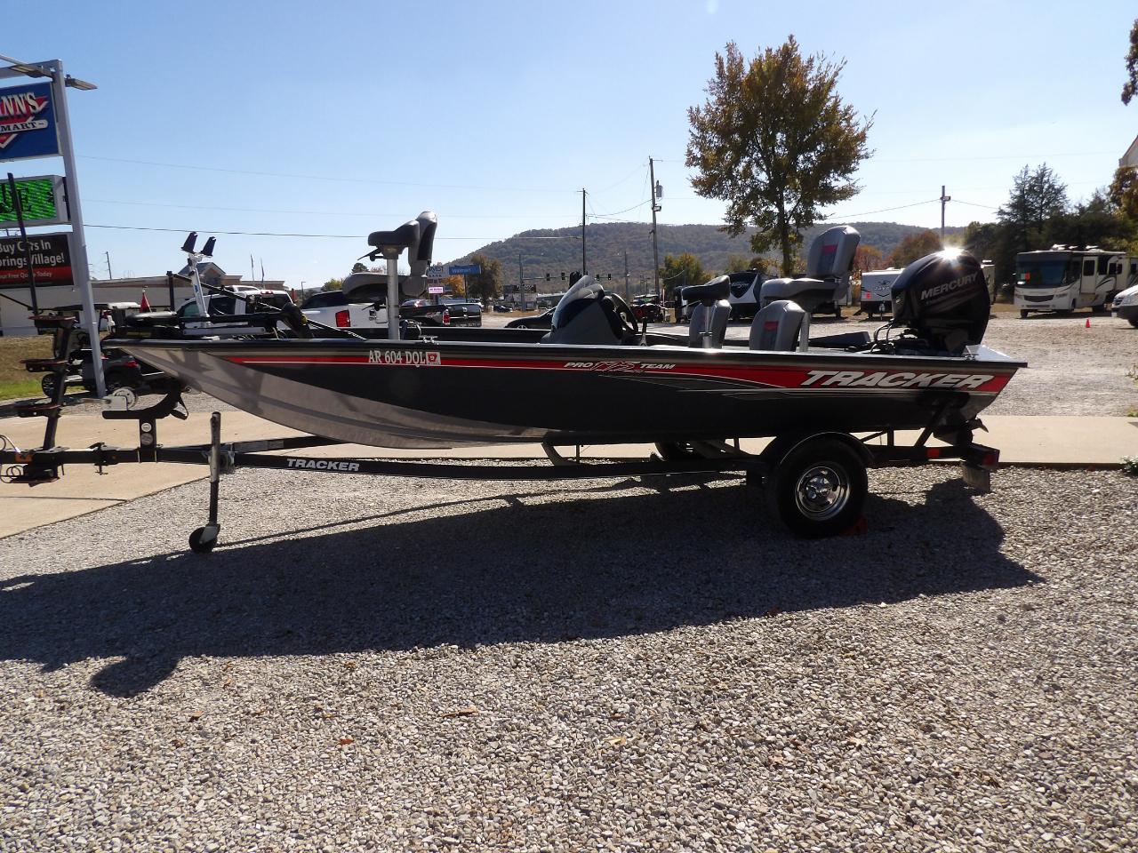 Tracker Bass Pro Team 175 TF  2017