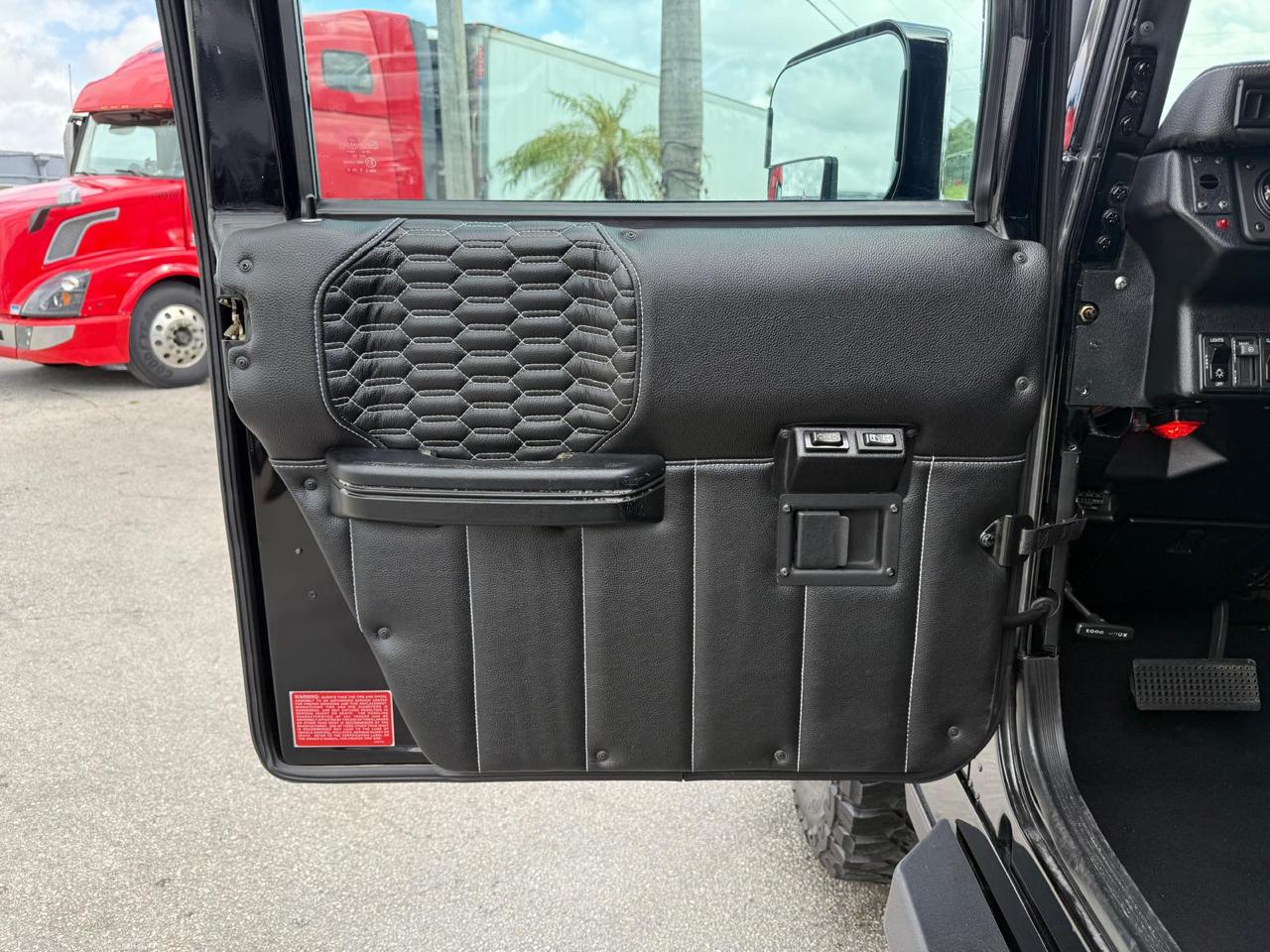 AM General Hummer 4-Passenger Hard Top 2000