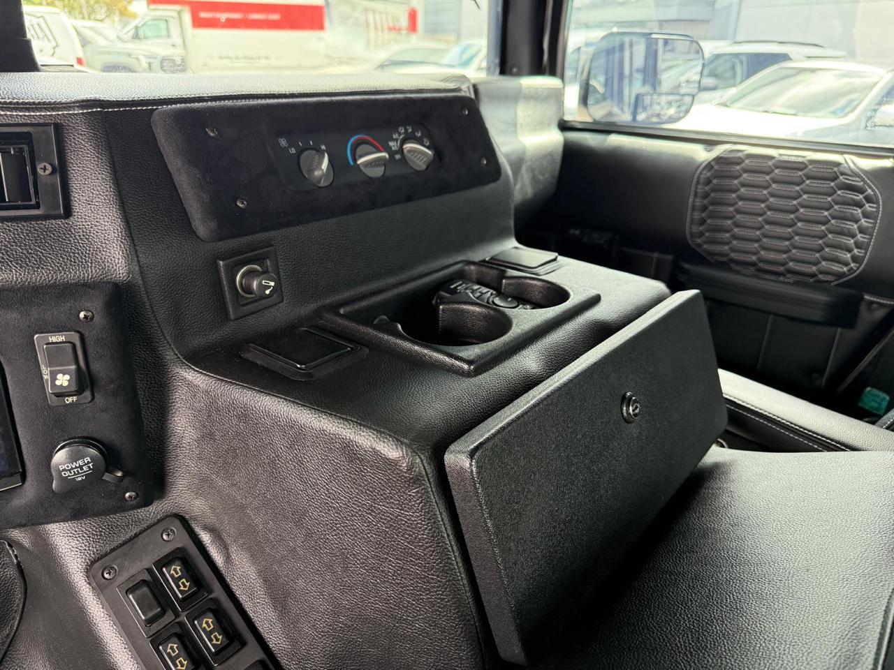 AM General Hummer 4-Passenger Hard Top 2000