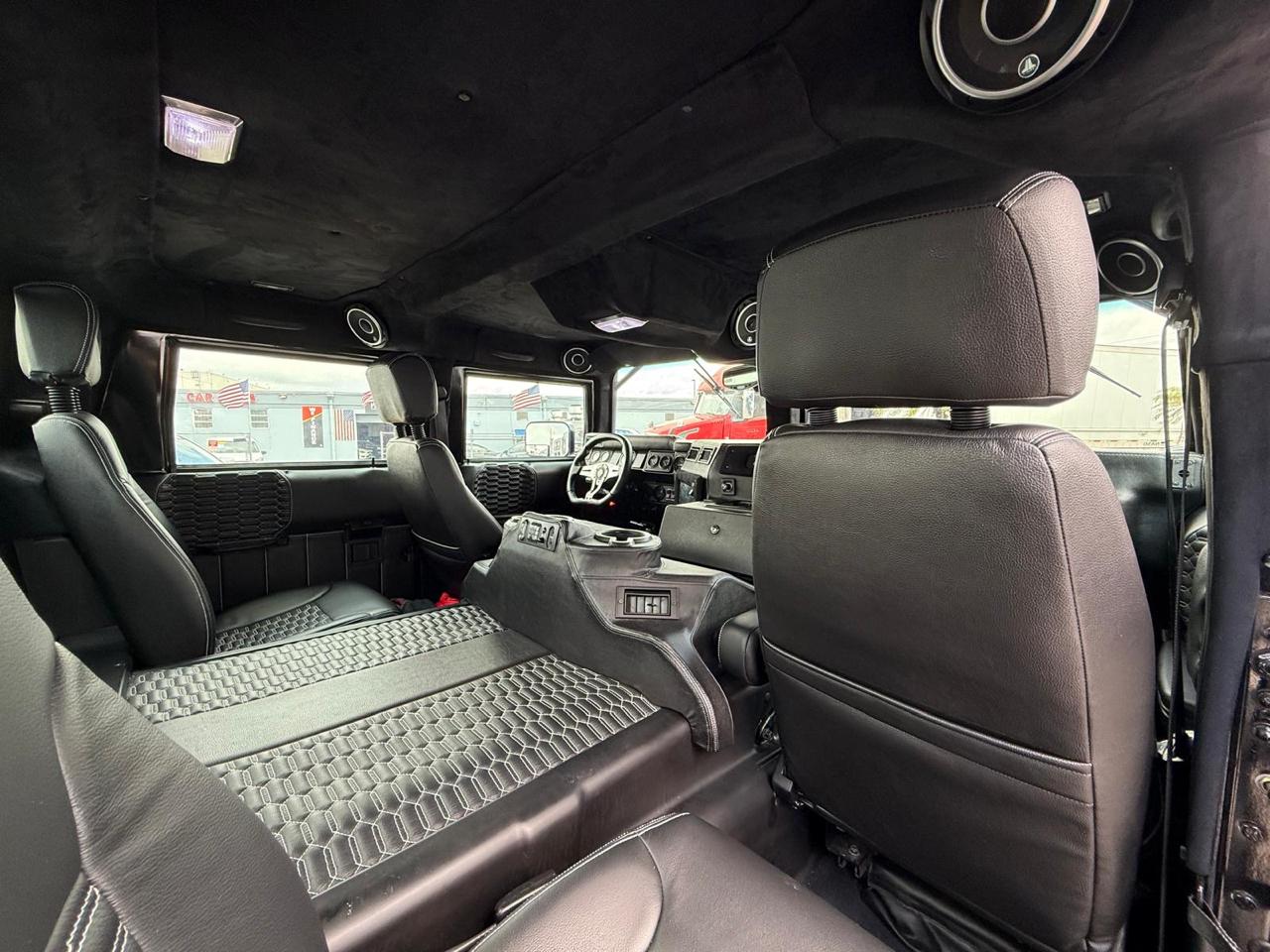AM General Hummer 4-Passenger Hard Top 2000