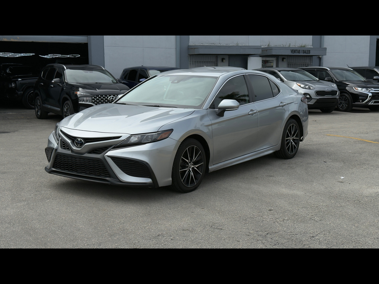 Toyota Camry Hybrid SE Nightshade CVT (Natl) 2023 Toyota Camry Hybrid SE Nightshade CVT (Natl) 2023