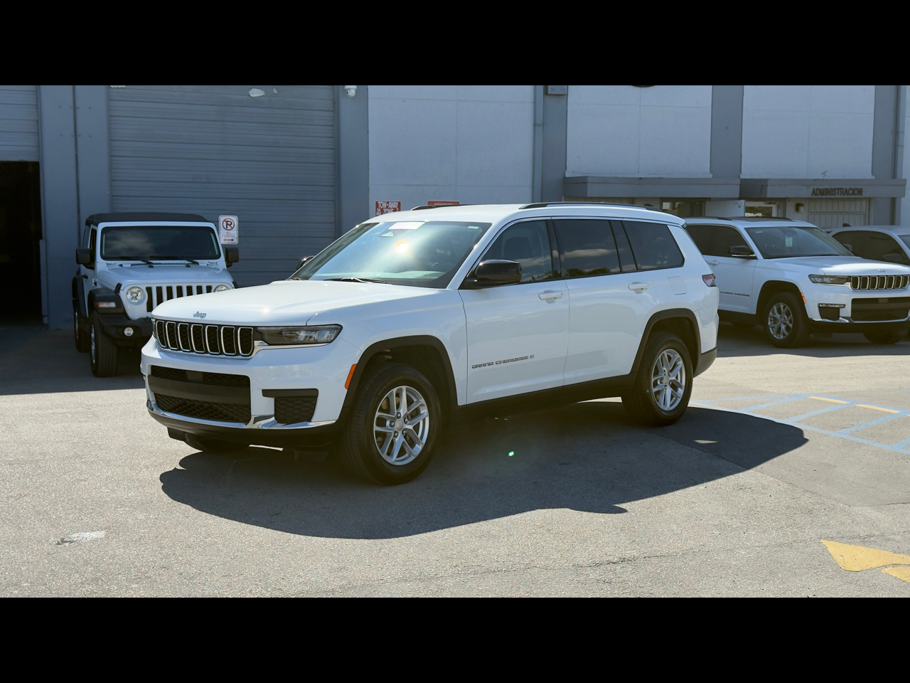 2022 Jeep Grand Cherokee L Laredo 4x2