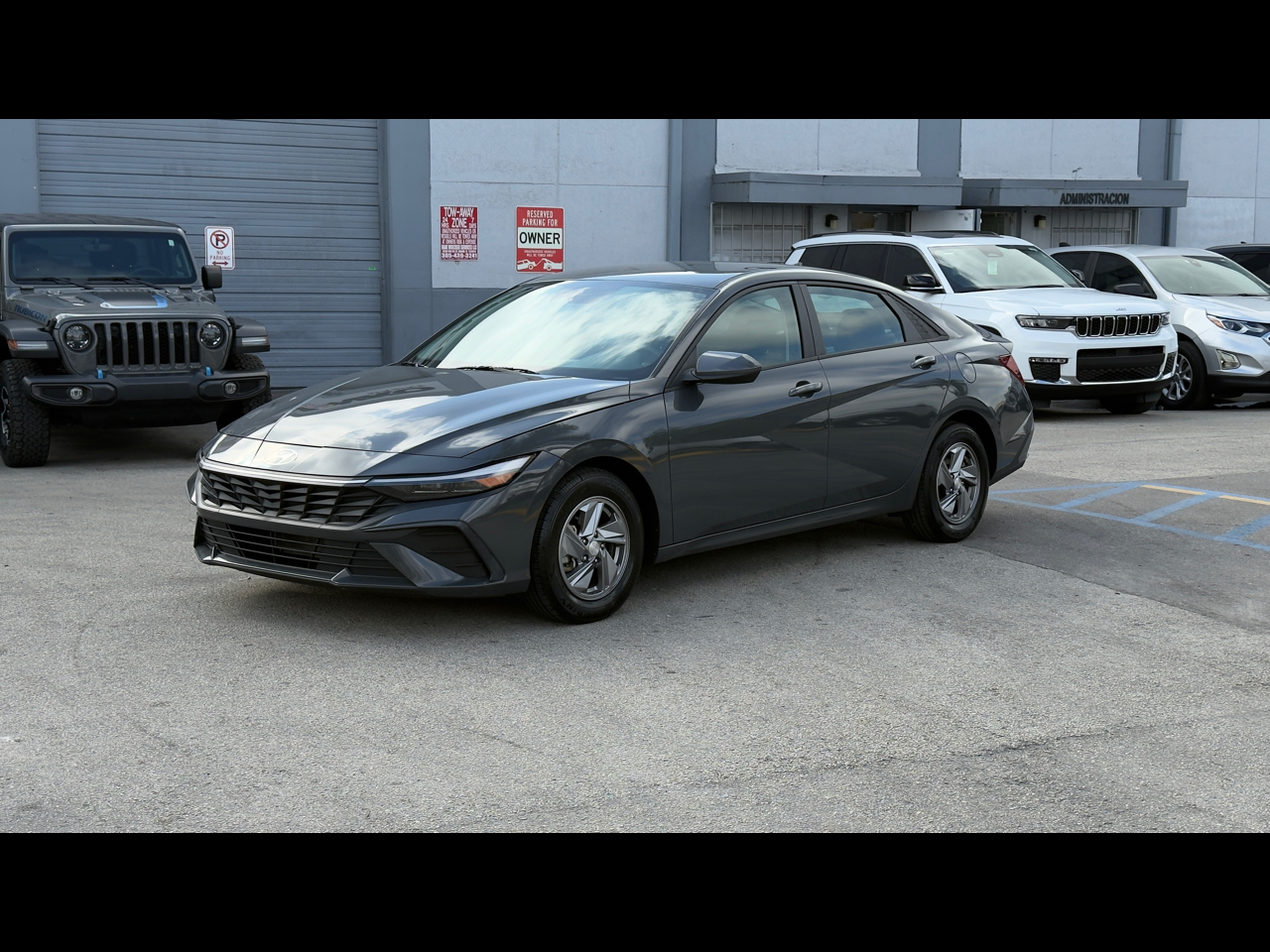 2024 Hyundai Elantra SE IVT