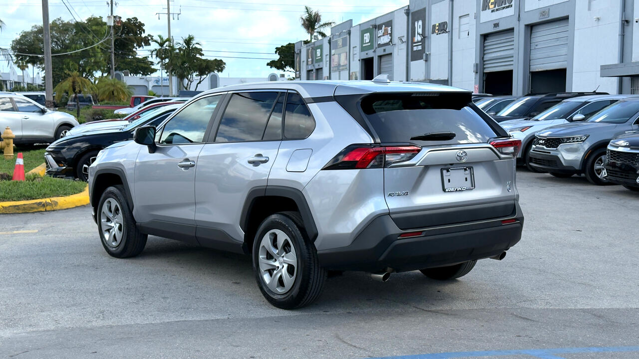 Toyota RAV4 LE FWD (Natl) 2023