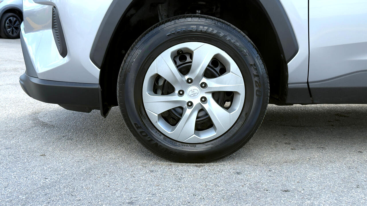 Toyota RAV4 LE FWD (Natl) 2023