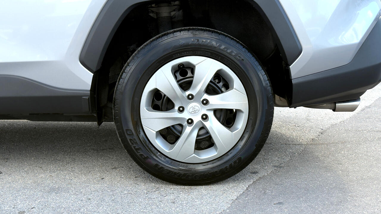 Toyota RAV4 LE FWD (Natl) 2023