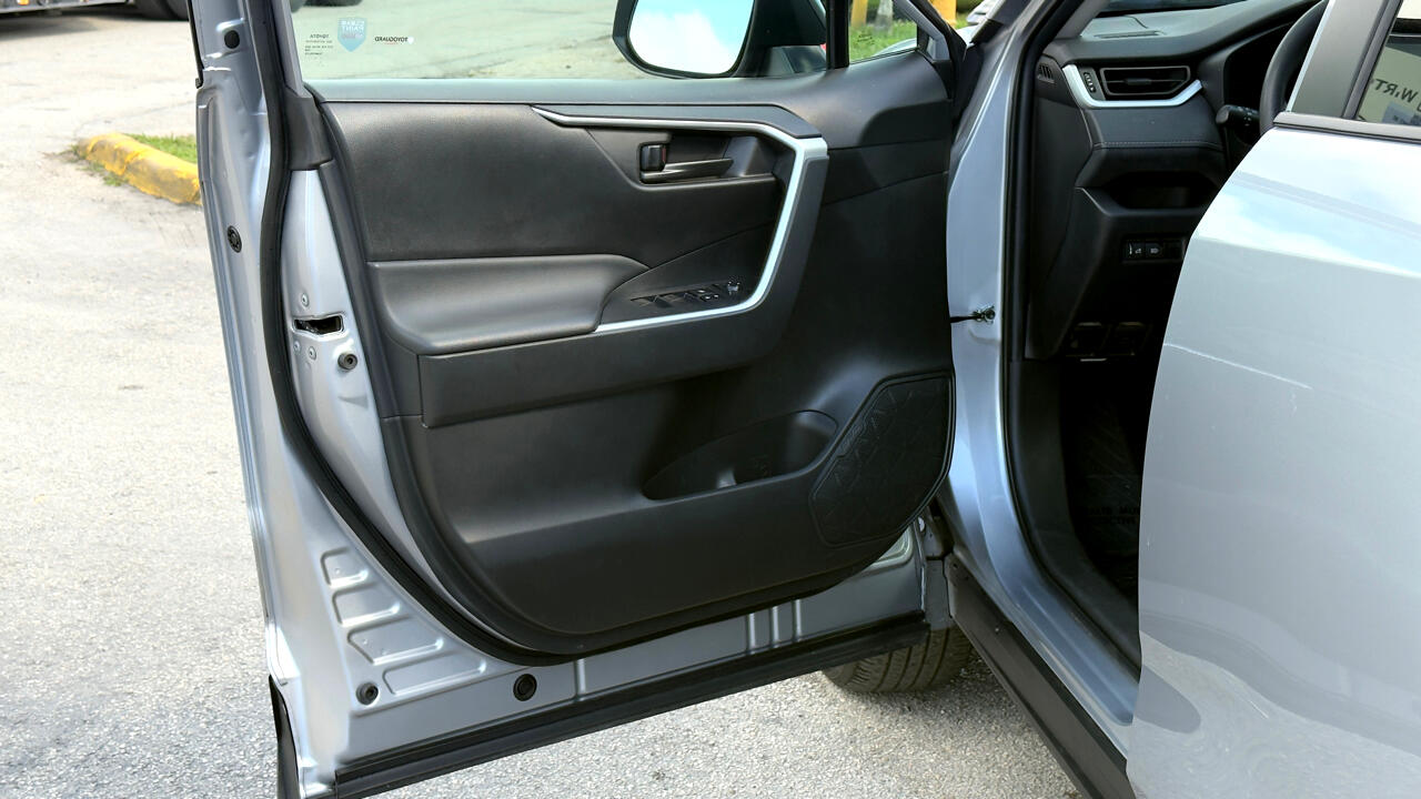 Toyota RAV4 LE FWD (Natl) 2023