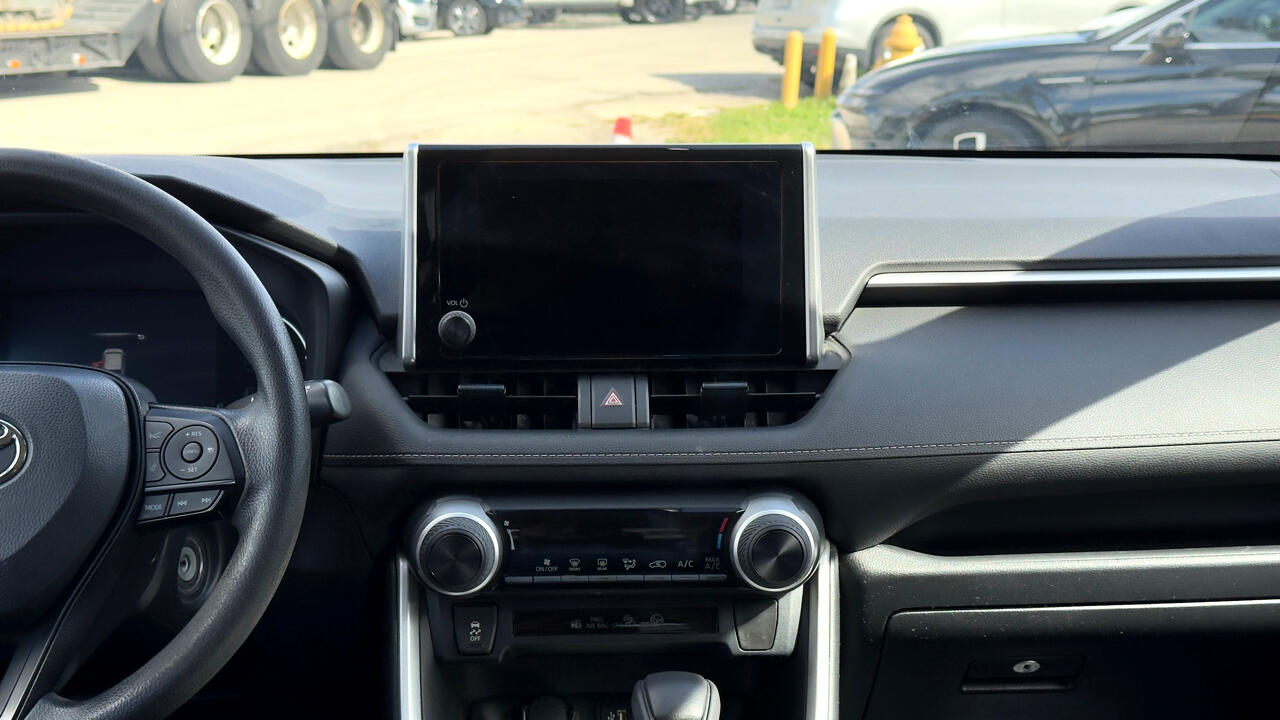 Toyota RAV4 LE FWD (Natl) 2023