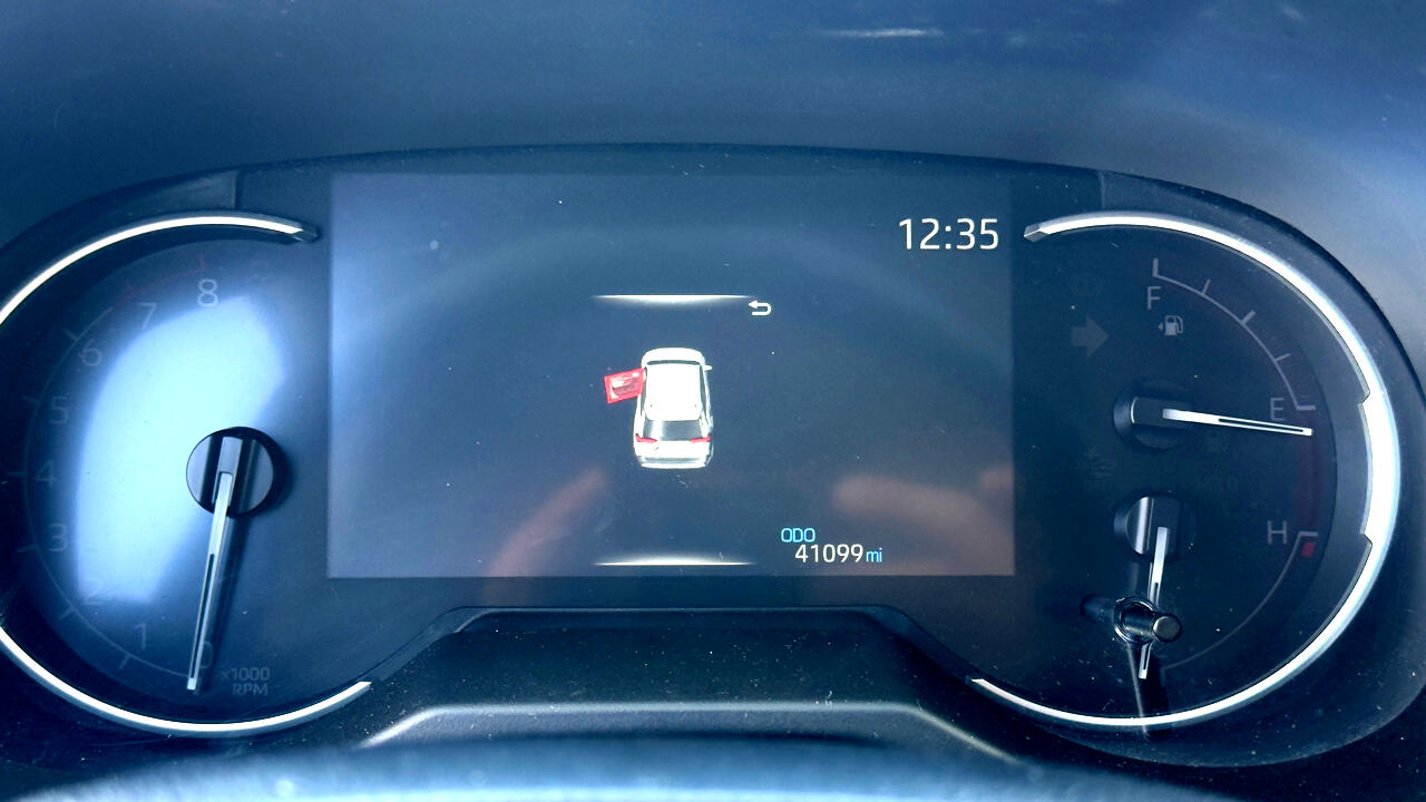 Toyota RAV4 LE FWD (Natl) 2023