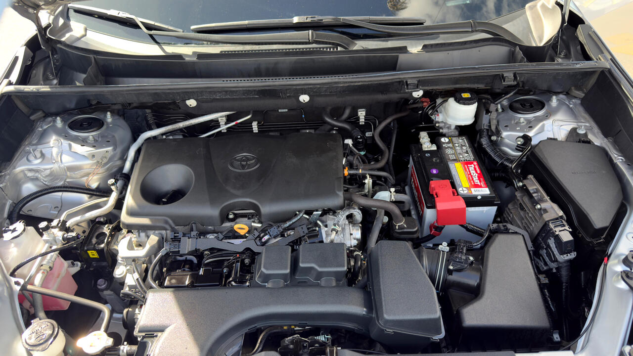 Toyota RAV4 LE FWD (Natl) 2023