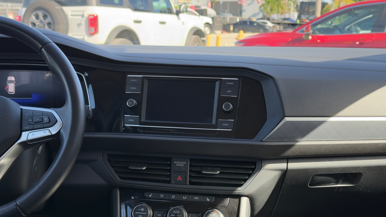 Volkswagen Jetta SE Auto 2024