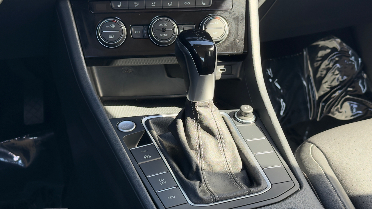 Volkswagen Jetta SE Auto 2024