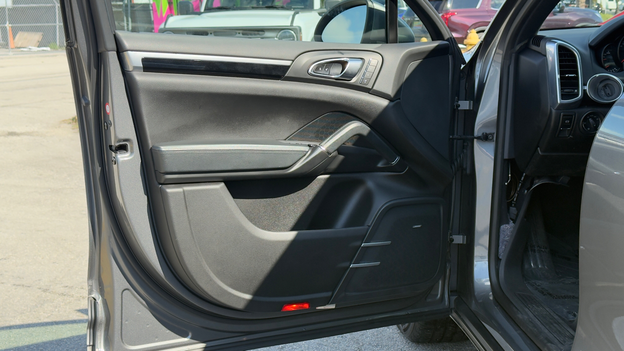 Porsche Cayenne AWD 4dr Manual 2014