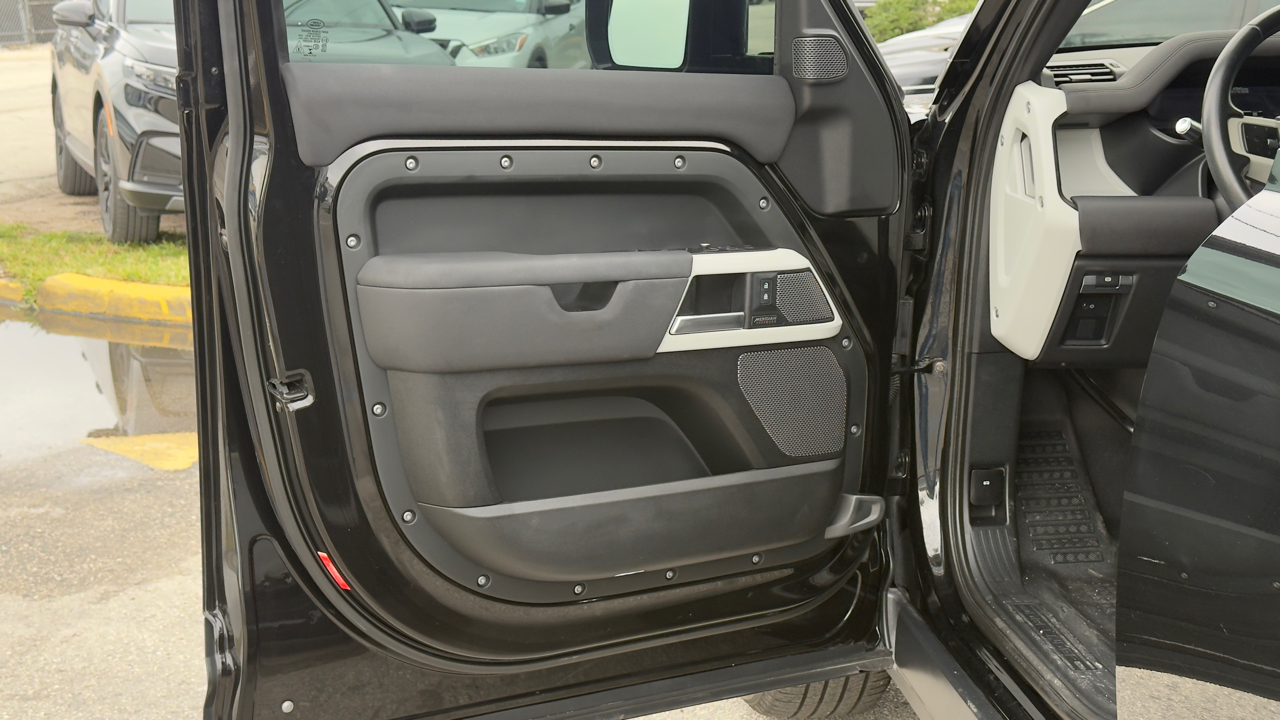 Land Rover Defender 110 SE AWD 2022