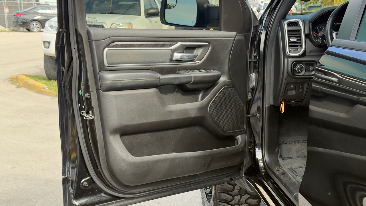 RAM 1500 Big Horn 4x2 Crew Cab 5'7" Box 2022