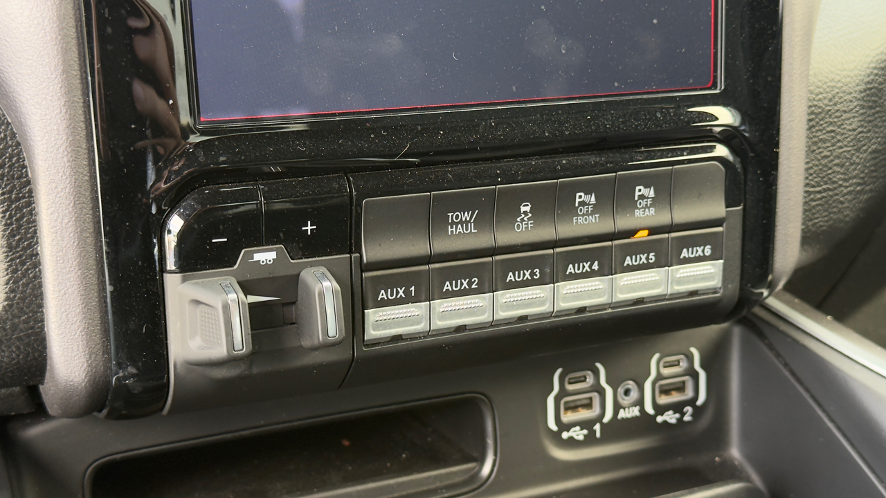 RAM 1500 Big Horn 4x2 Crew Cab 5'7" Box 2022