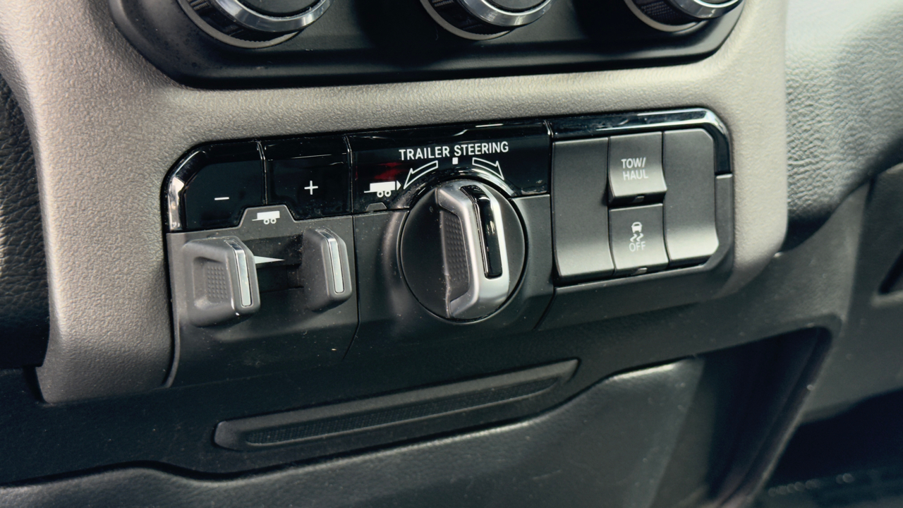 RAM 1500 Big Horn 4x2 Quad Cab 6'4" Box 2021