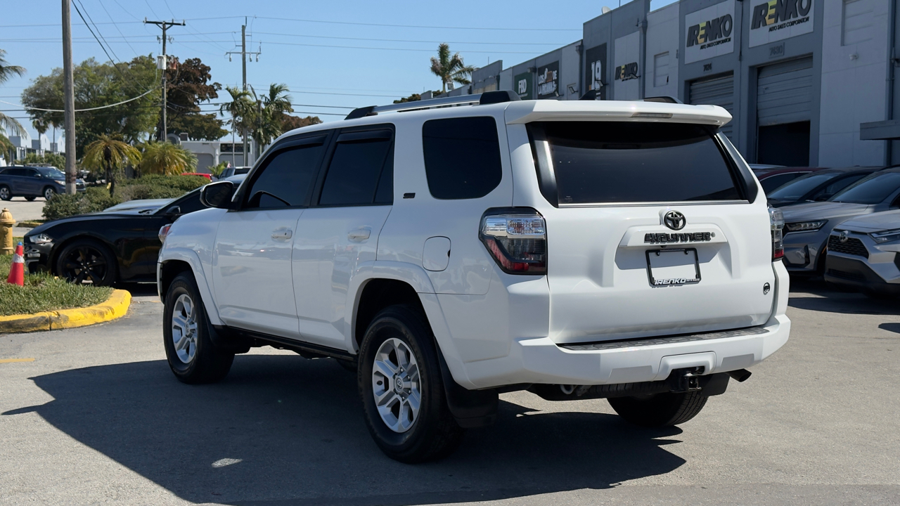 Toyota 4Runner SR5 2WD (Natl) 2021