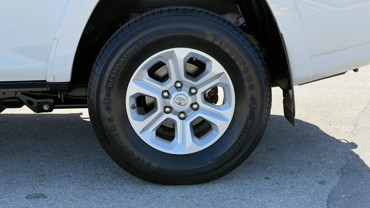 Toyota 4Runner SR5 2WD (Natl) 2021