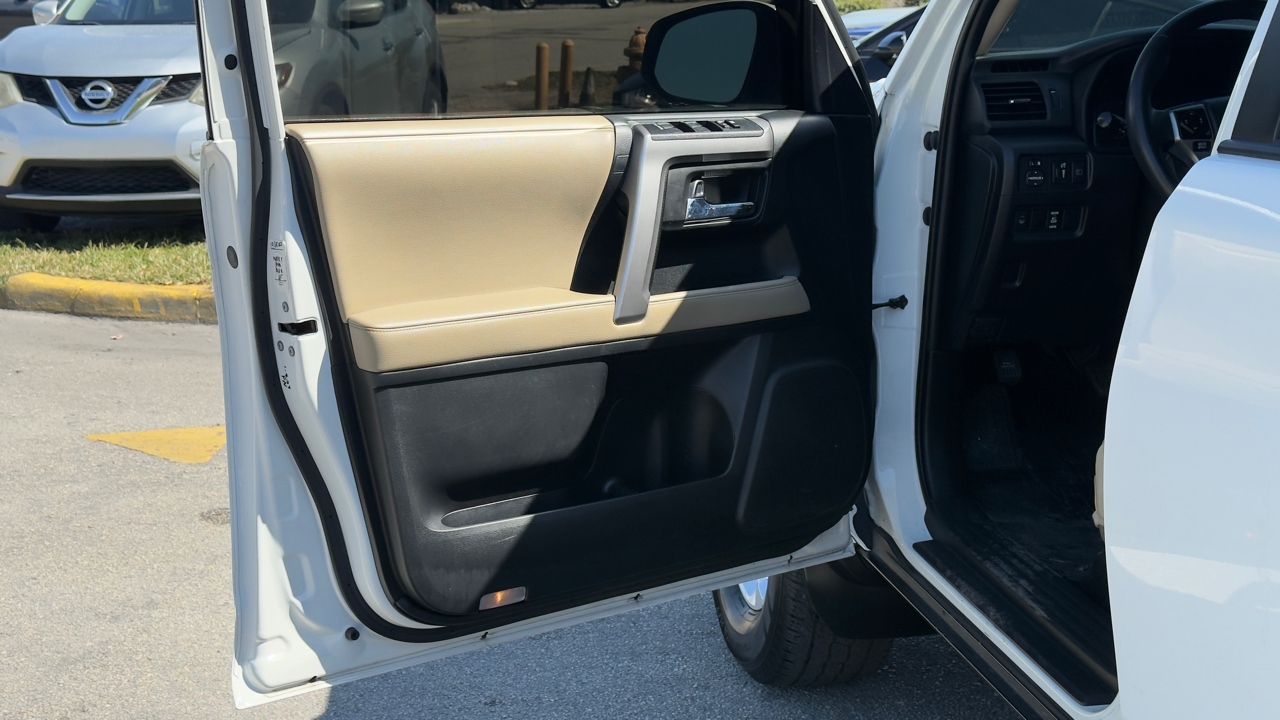 Toyota 4Runner SR5 2WD (Natl) 2021