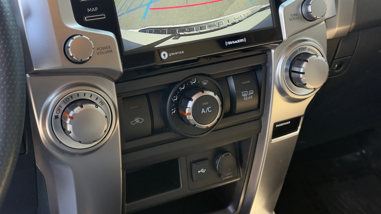 Toyota 4Runner SR5 2WD (Natl) 2021