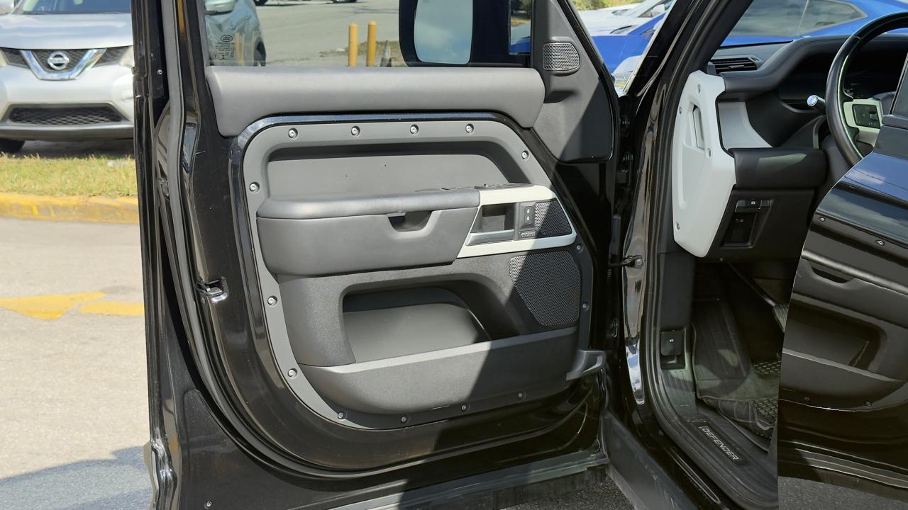 Land Rover Defender 110 X-Dynamic HSE AWD 2022