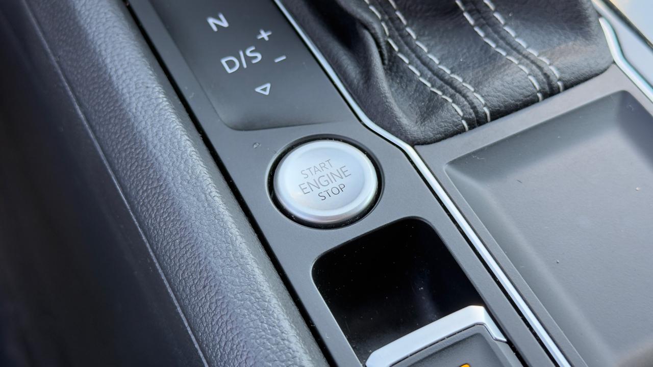 Volkswagen Atlas Cross Sport 2.0T SE w/Technology FWD 2023