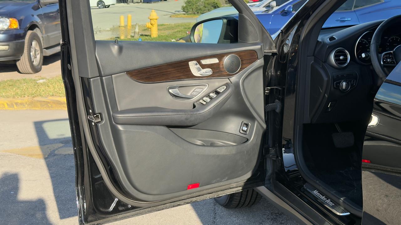 Mercedes-Benz GLC GLC 300 SUV 2022