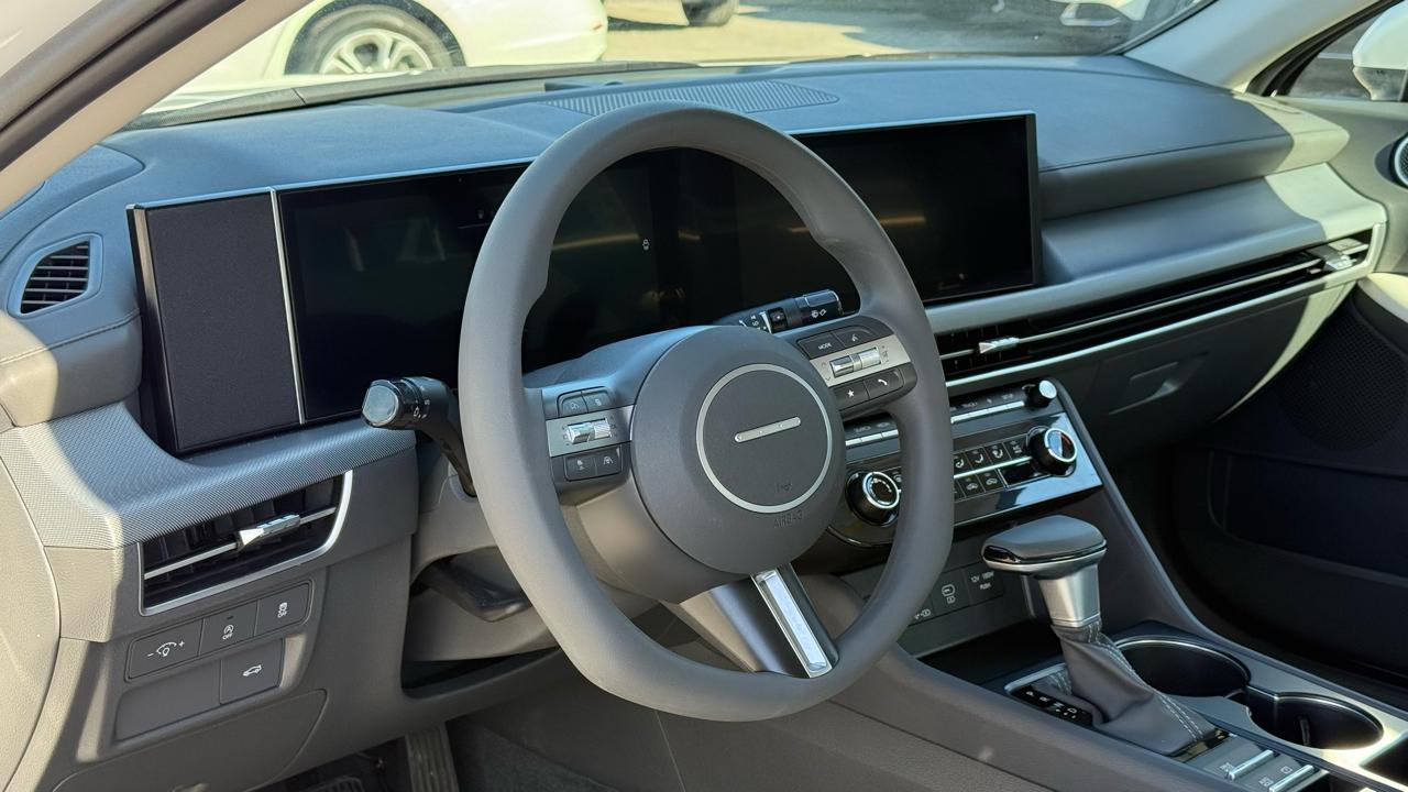 Hyundai Sonata SE FWD 2025