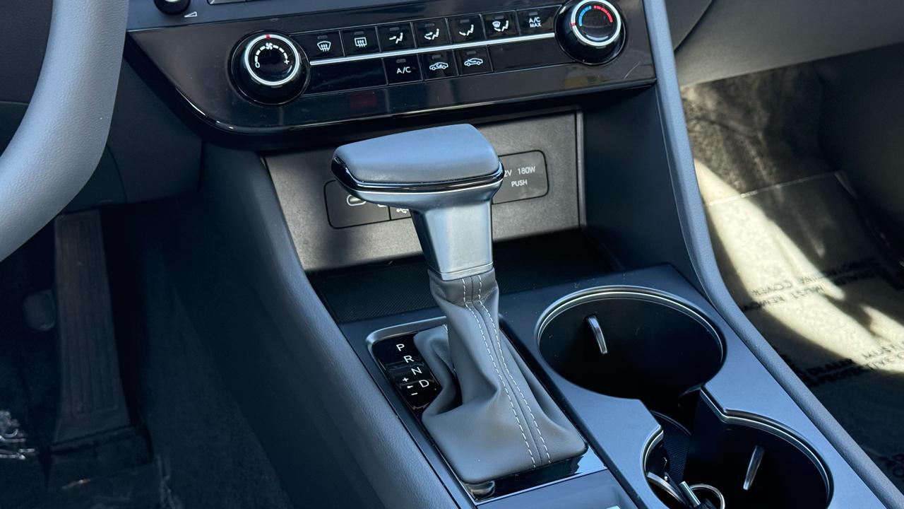 Hyundai Sonata SE FWD 2025
