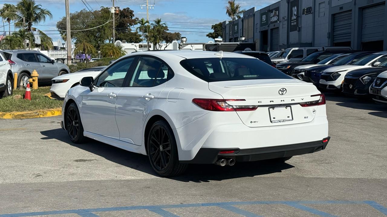 Toyota Camry XLE (Natl) 2025