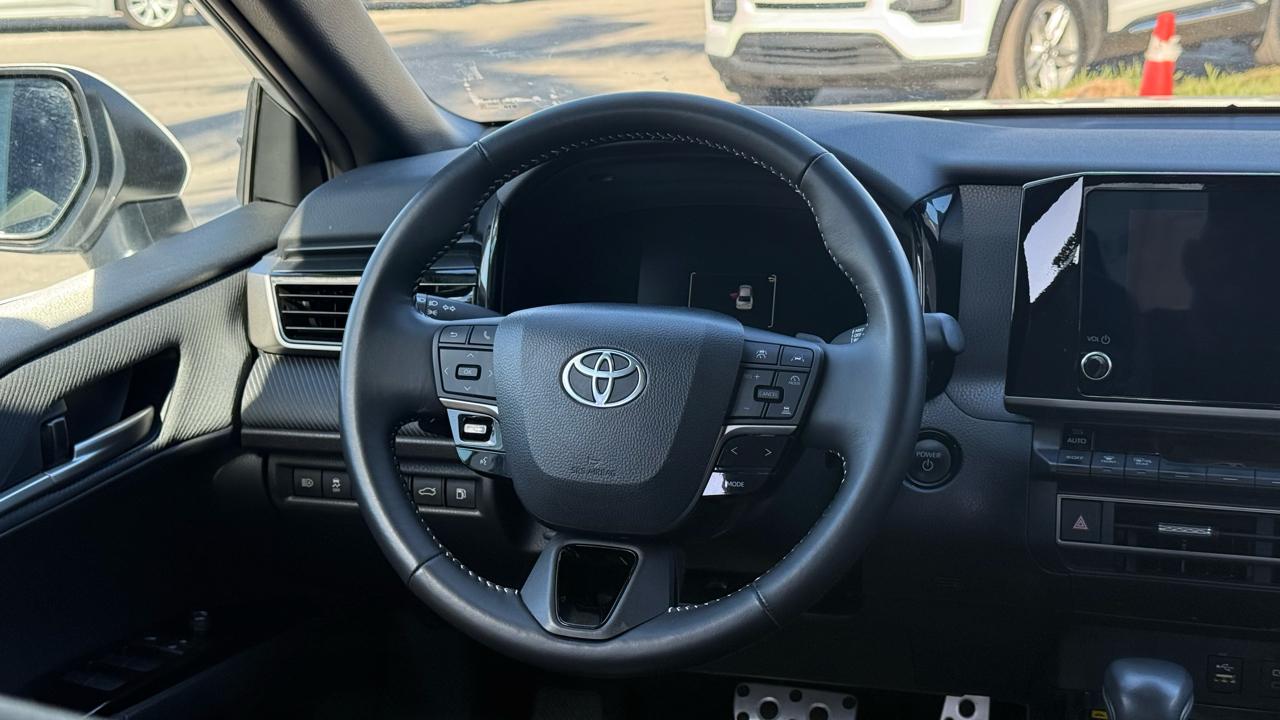 Toyota Camry XLE (Natl) 2025