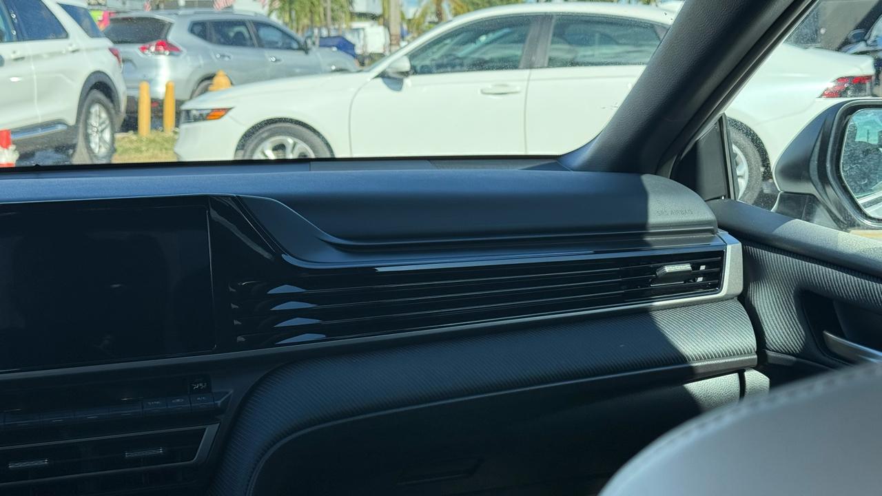 Toyota Camry XLE (Natl) 2025