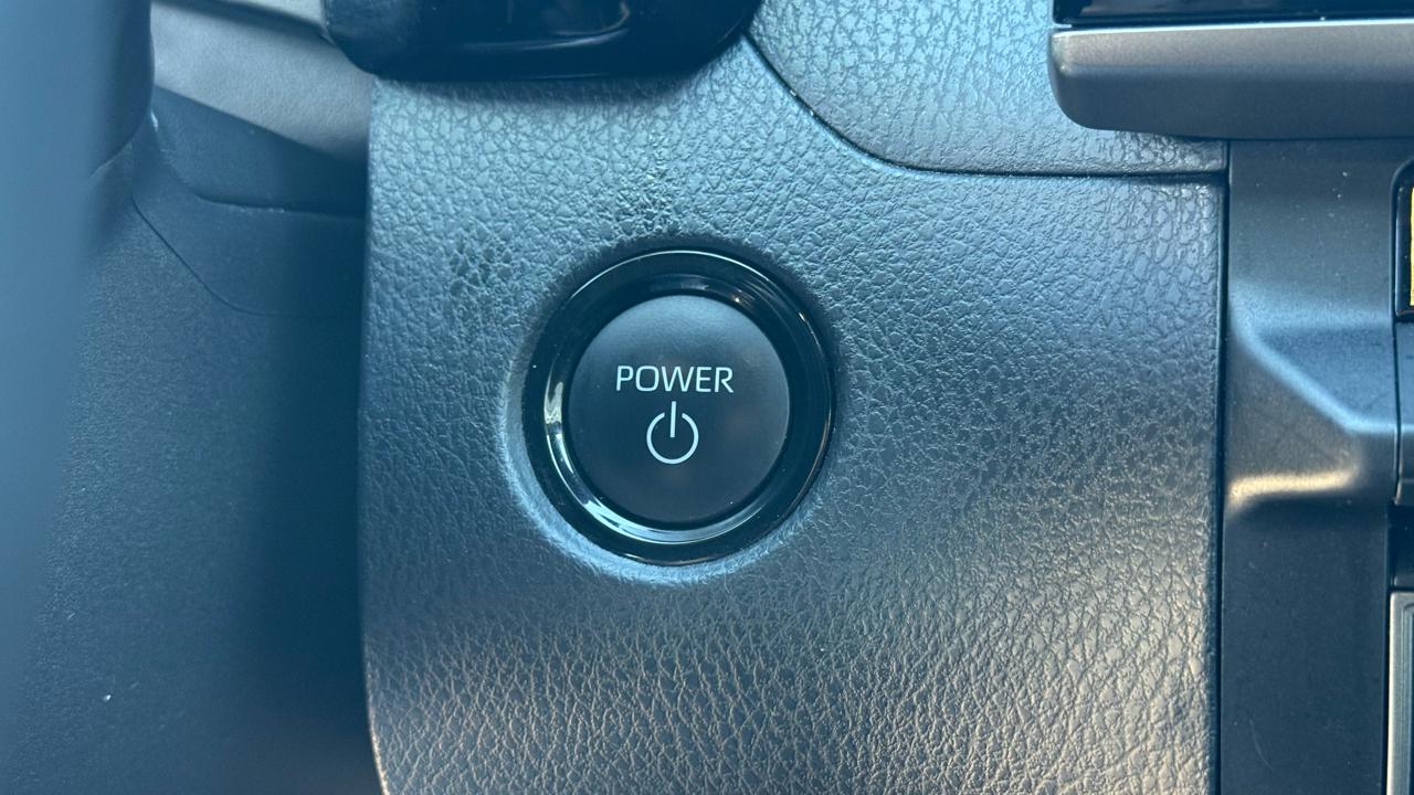 Toyota Camry XLE (Natl) 2025