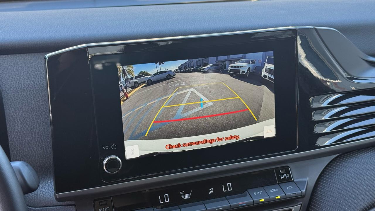 Toyota Camry XLE (Natl) 2025