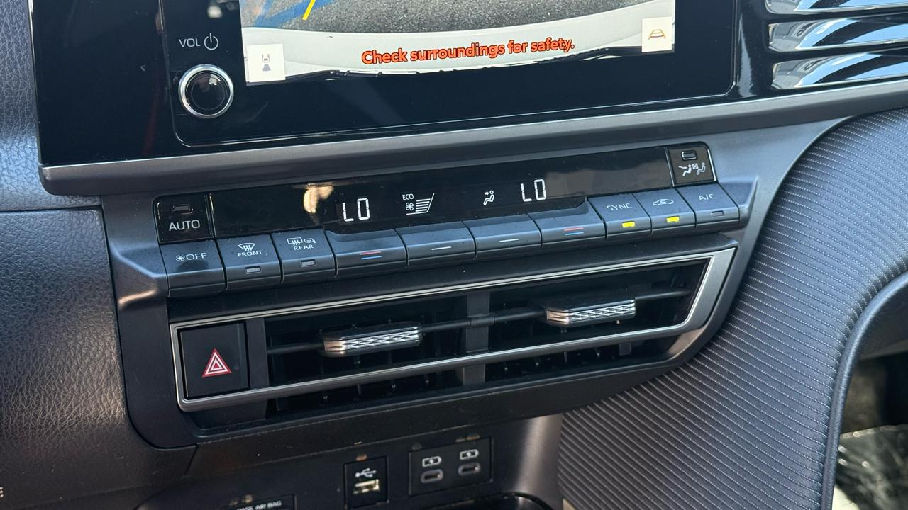 Toyota Camry XLE (Natl) 2025