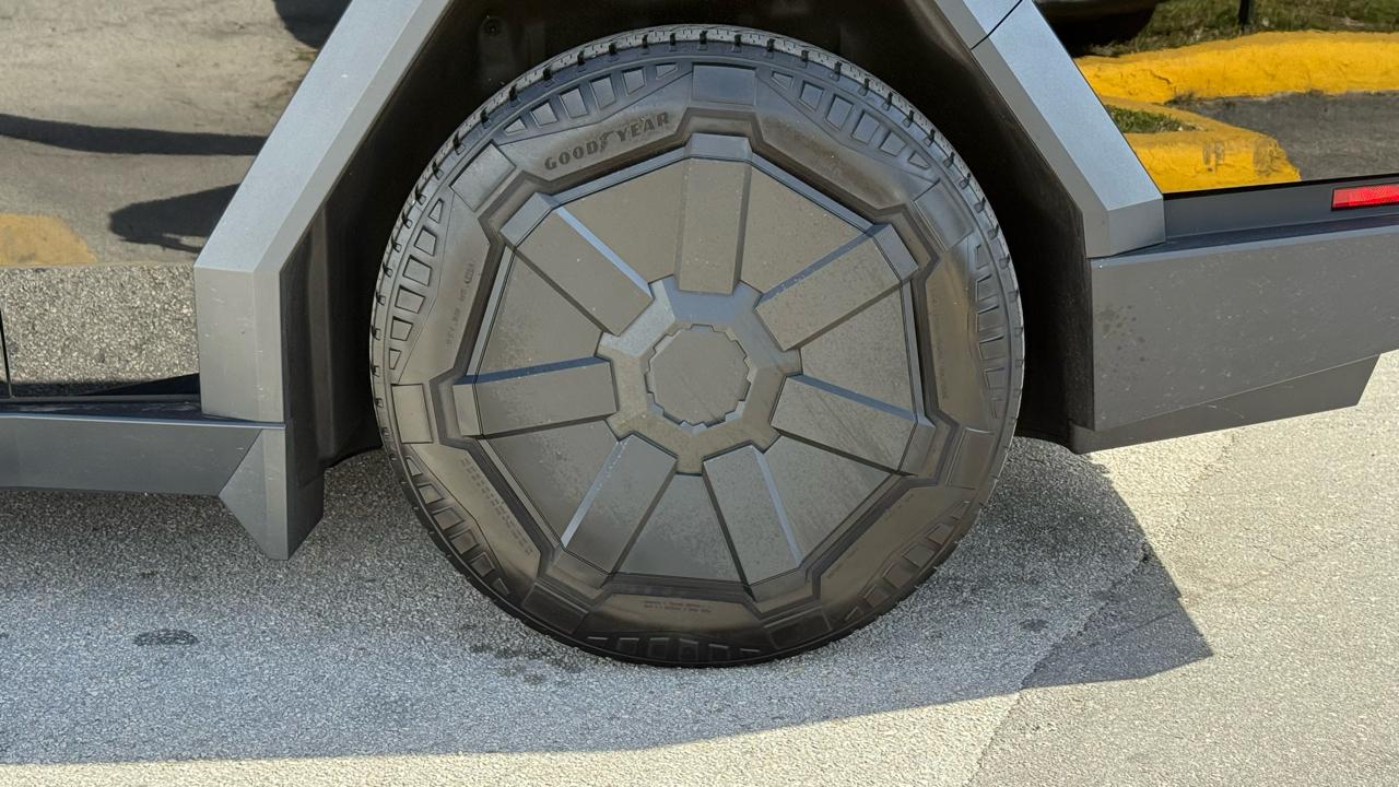 Tesla Cybertruck AWD 2024