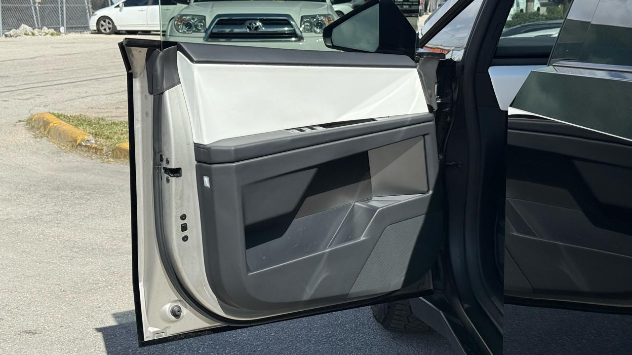 Tesla Cybertruck AWD 2024