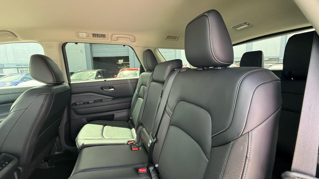 Nissan Pathfinder SL 4WD 2023