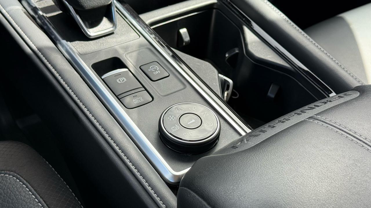 Nissan Pathfinder SL 4WD 2023