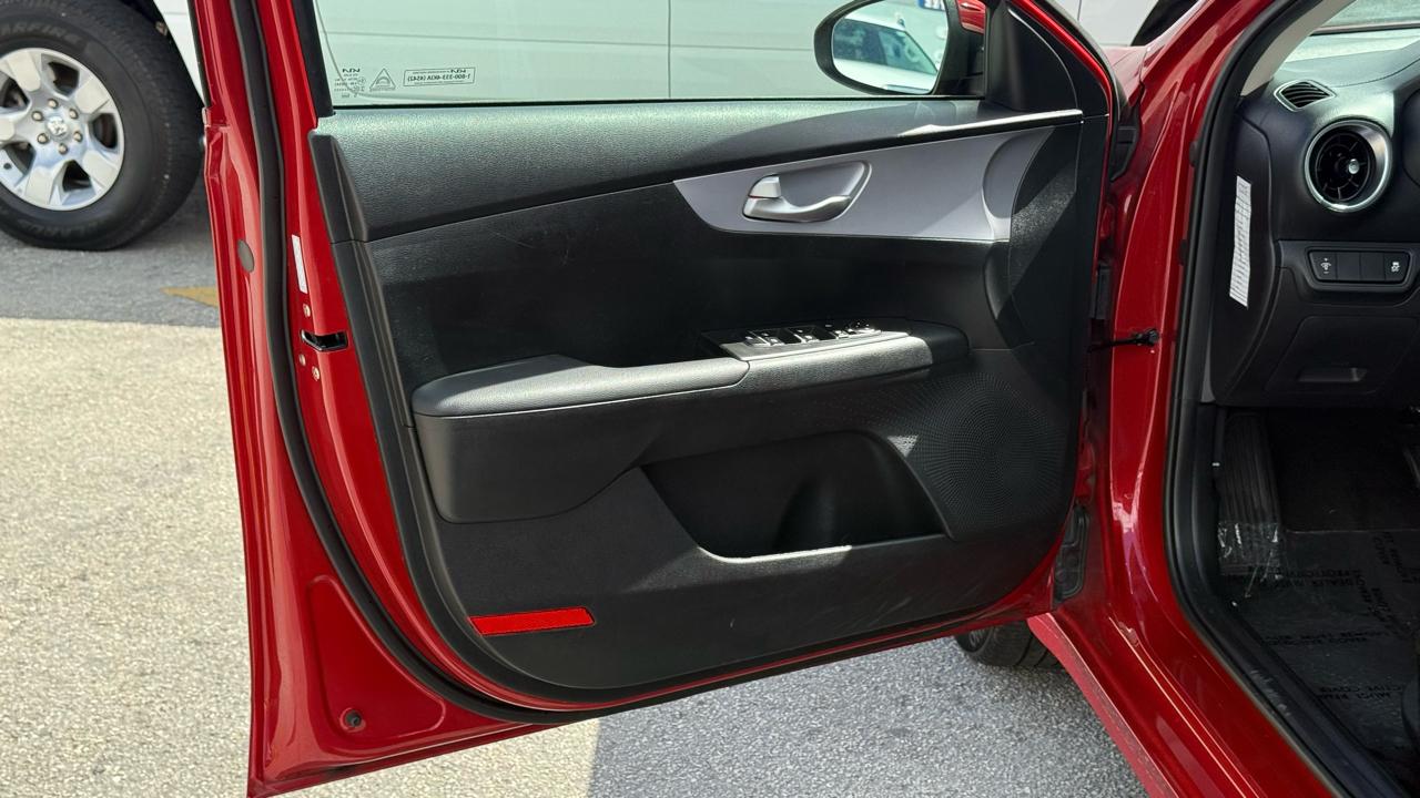 Kia Forte LXS IVT 2024