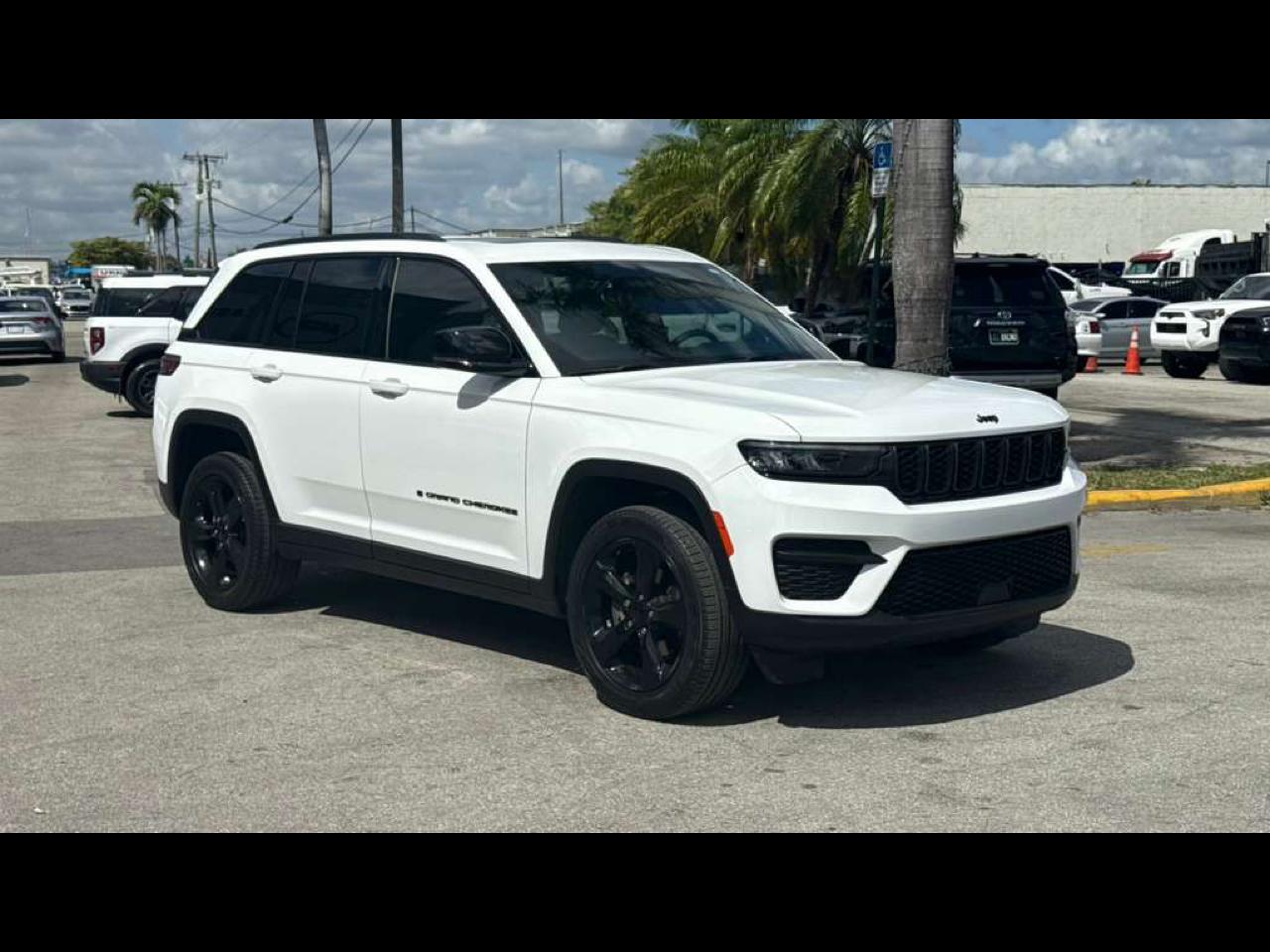 2023 Jeep Grand Cherokee Altitude 4x2