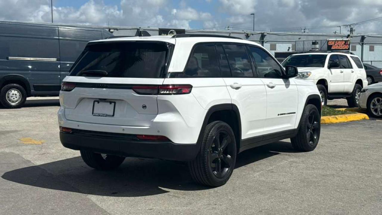 Jeep Grand Cherokee Altitude 4x2 2023