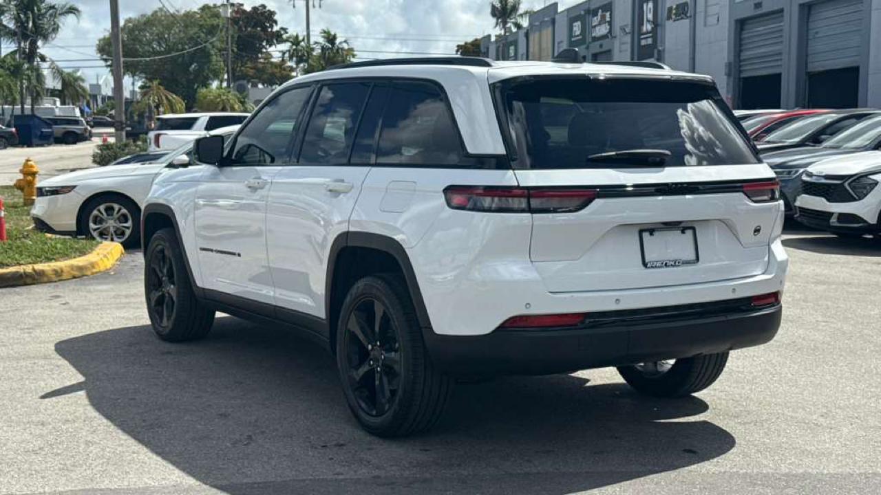 Jeep Grand Cherokee Altitude 4x2 2023